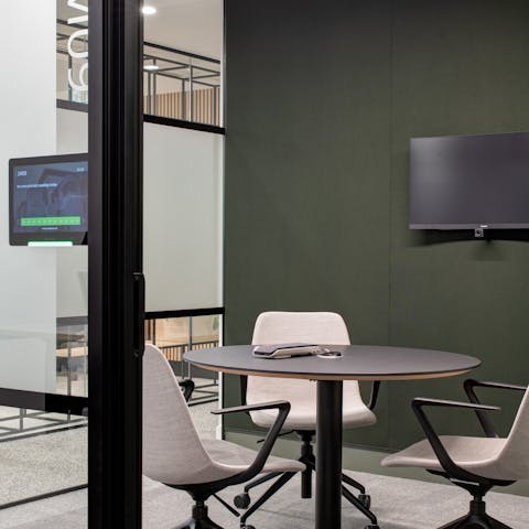 MwB8GRCj-Hybrid-Meeting-Room_Stevens-Bolton-28-highres-sRGB