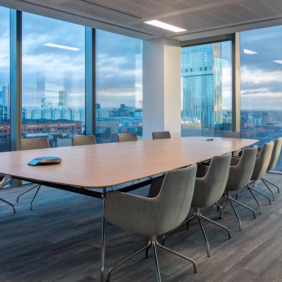 OliverJames_1x1_0006