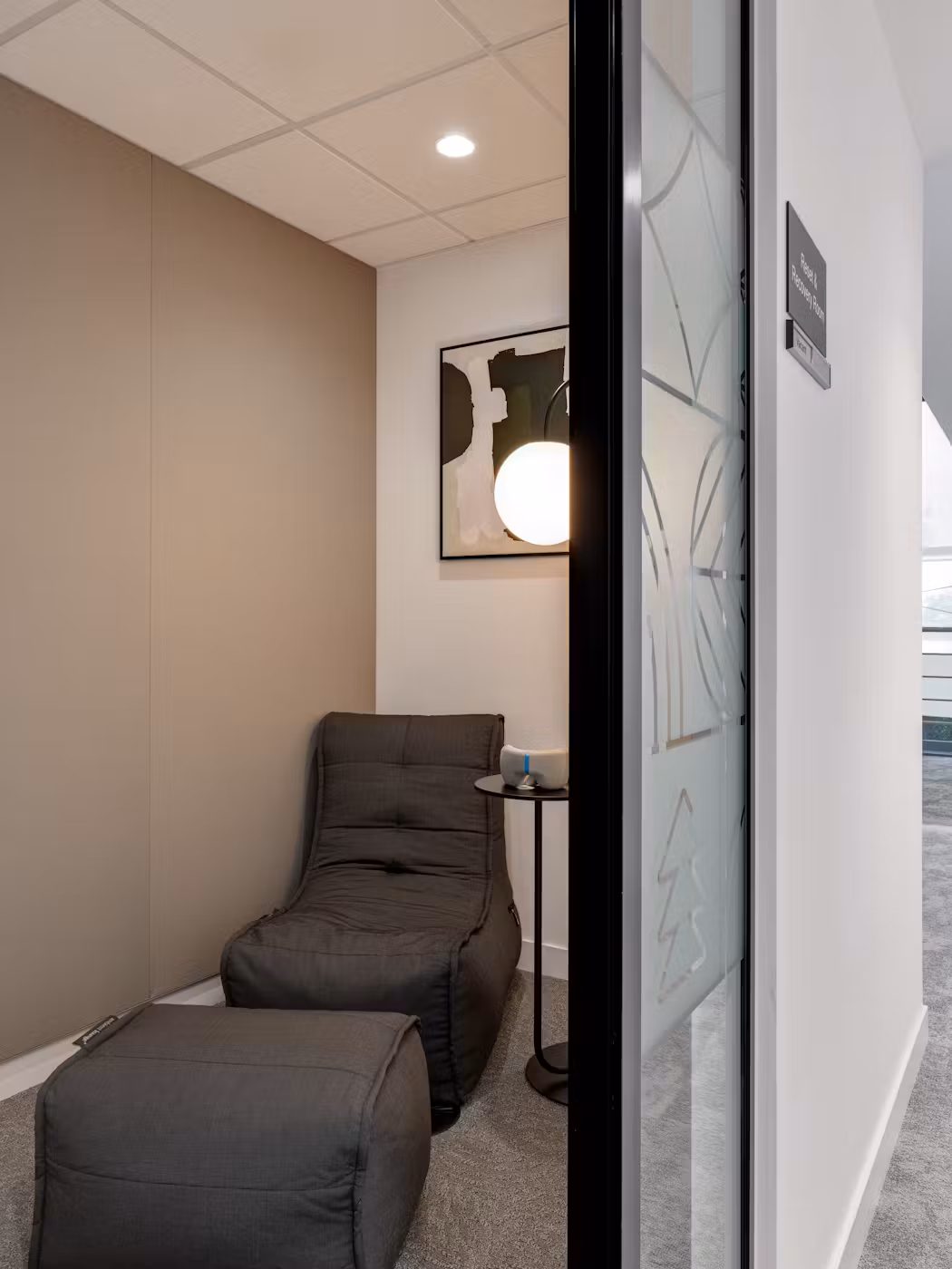 vEsrYIo8-Aegon-32-highres-sRGB